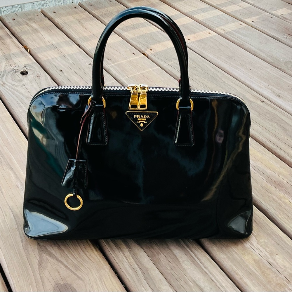 The MOST ELEGANT PRADA bag on PLANET 🌹🌹 - Picture 2 of 16